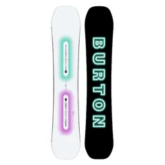 Burton Custom Camber スノーボード(2025/26シーズンモデル):左がトップシート(白地・BURTONロゴ)、右がベース(黒地・蛍光グリーンのBURTONロゴ)