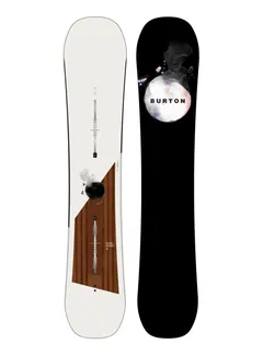 Burton Flight Attendant スノーボード(2024年モデル):左がトップシート(白地に木目とグラフィック)、右がベース(黒地に月のグラフィック)